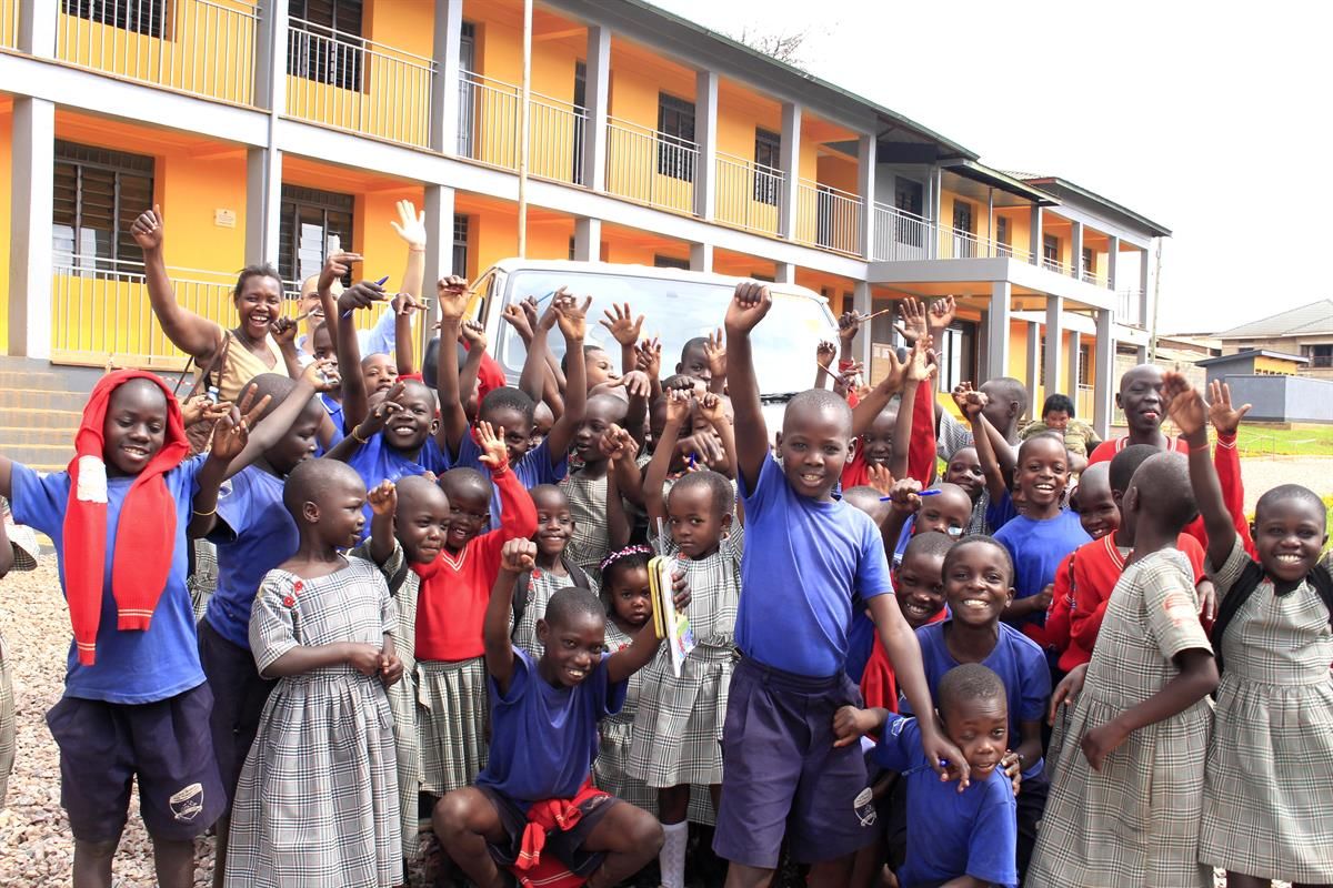 Foto di bambini ugandesi che sorridono