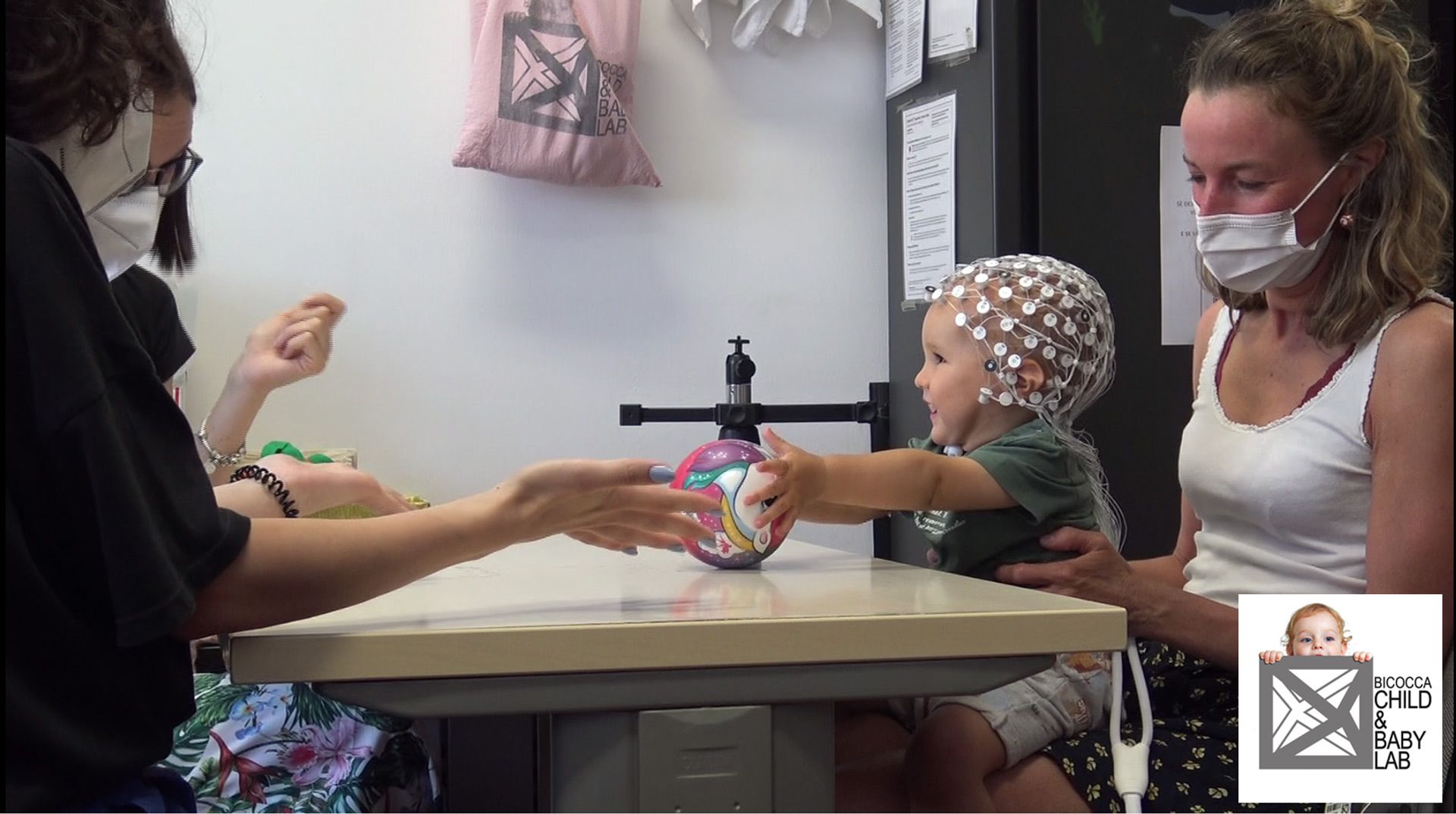 Foto di una visita presso il Bicocca Child&Baby Lab
