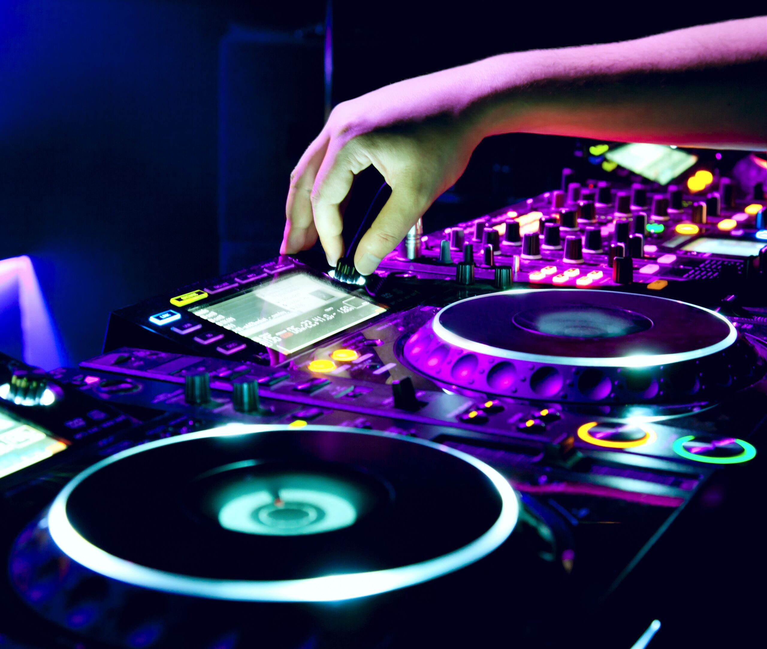 Immagine di una consolle da Dj